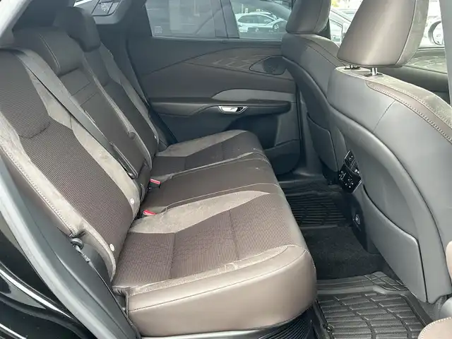 レクサス ＲＸ 350h バージョンL 大阪府 2023(令5)年 2.2万km グラファイトブラックガラスフレーク レクサスセーフティシステム/・レーダークルーズコントロール/・プリクラッシュセーフティー/・パーキングサポートブレーキー/・レーントレーシングアシスト/・ロードサインアシスト/・フロントクロストラフィックアラート/・アダプティブハイビームシステム/純正14インチナビ/・Bluetooth/CD/DVD/フルセグTV/USB/　ラジオ/主要装備/・パノラミックビューモニター/・サンルーフ/・BSM/・HUD/・ハーフレザーシート/・パワーシート/メモリー機能付き/・シートヒーター/エアシート/・ステアリングヒーター/・ステアリングリモコン/・オートホールド/・電動リアゲート/・コーナーセンサー/・スマートルームミラー/・社外防水マット/・ETC2.0