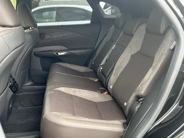 レクサス ＲＸ 350h バージョンL 大阪府 2023(令5)年 2.2万km グラファイトブラックガラスフレーク レクサスセーフティシステム/・レーダークルーズコントロール/・プリクラッシュセーフティー/・パーキングサポートブレーキー/・レーントレーシングアシスト/・ロードサインアシスト/・フロントクロストラフィックアラート/・アダプティブハイビームシステム/純正14インチナビ/・Bluetooth/CD/DVD/フルセグTV/USB/　ラジオ/主要装備/・パノラミックビューモニター/・サンルーフ/・BSM/・HUD/・ハーフレザーシート/・パワーシート/メモリー機能付き/・シートヒーター/エアシート/・ステアリングヒーター/・ステアリングリモコン/・オートホールド/・電動リアゲート/・コーナーセンサー/・スマートルームミラー/・社外防水マット/・ETC2.0