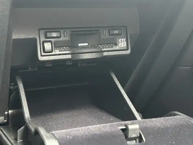 レクサス ＲＸ 350h バージョンL 大阪府 2023(令5)年 2.2万km グラファイトブラックガラスフレーク レクサスセーフティシステム/・レーダークルーズコントロール/・プリクラッシュセーフティー/・パーキングサポートブレーキー/・レーントレーシングアシスト/・ロードサインアシスト/・フロントクロストラフィックアラート/・アダプティブハイビームシステム/純正14インチナビ/・Bluetooth/CD/DVD/フルセグTV/USB/　ラジオ/主要装備/・パノラミックビューモニター/・サンルーフ/・BSM/・HUD/・ハーフレザーシート/・パワーシート/メモリー機能付き/・シートヒーター/エアシート/・ステアリングヒーター/・ステアリングリモコン/・オートホールド/・電動リアゲート/・コーナーセンサー/・スマートルームミラー/・社外防水マット/・ETC2.0