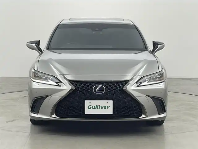 レクサス ＥＳ 300h Fスポーツ 福岡県 2020(令2)年 4.8万km ソニックチタニウム ムーンルーフ　/純正１２．３型ナビ/フルセグTV　/バックカメラ　/ワイヤレス充電　/ビルトインETC２．０　/ドライブレコーダー　/レクサスセーフティセンス　/レーダークルーズコントロール　/コーナーセンサー　/衝突軽減ブレーキ　/レーンキープ　/アクセル踏み間違い防止　/ヘッドアップディスプレイ　/シートメモリー付きパワーシート　/シートベンチレーション／ヒーター　/ステアリングヒーター　/パワートランク　/純正アルミホイール