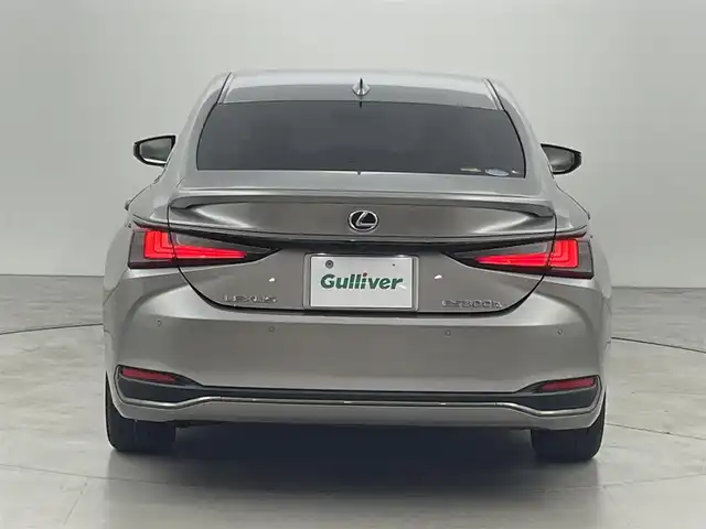 レクサス ＥＳ 300h Fスポーツ 福岡県 2020(令2)年 4.8万km ソニックチタニウム ムーンルーフ　/純正１２．３型ナビ/フルセグTV　/バックカメラ　/ワイヤレス充電　/ビルトインETC２．０　/ドライブレコーダー　/レクサスセーフティセンス　/レーダークルーズコントロール　/コーナーセンサー　/衝突軽減ブレーキ　/レーンキープ　/アクセル踏み間違い防止　/ヘッドアップディスプレイ　/シートメモリー付きパワーシート　/シートベンチレーション／ヒーター　/ステアリングヒーター　/パワートランク　/純正アルミホイール