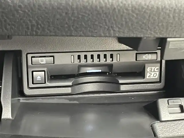 レクサス ＥＳ 300h Fスポーツ 福岡県 2020(令2)年 4.8万km ソニックチタニウム ムーンルーフ　/純正１２．３型ナビ/フルセグTV　/バックカメラ　/ワイヤレス充電　/ビルトインETC２．０　/ドライブレコーダー　/レクサスセーフティセンス　/レーダークルーズコントロール　/コーナーセンサー　/衝突軽減ブレーキ　/レーンキープ　/アクセル踏み間違い防止　/ヘッドアップディスプレイ　/シートメモリー付きパワーシート　/シートベンチレーション／ヒーター　/ステアリングヒーター　/パワートランク　/純正アルミホイール