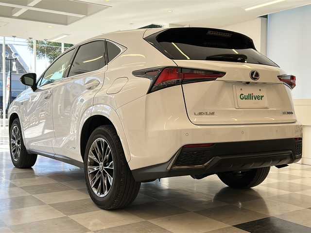 レクサス ＮＸ 300h クール&ブライト 岐阜県 2021(令3)年 7.4万km ホワイトノーヴァガラスフレーク ワンオーナー/サンルーフ/Ｆスポーツベース特別仕様車/プリクラッシュセーフティ/レーダークルーズコントロール/レーンキープアシスト/ブラインドスポットモニター/オートマチックハイビーム/黒革シート/純正ナビ/全周囲モニター/Bluetooth/フルセグTV/DVD/ビルトインETC2.0/ドライブレコーダー/３眼LEDヘッドライト/ヘッドアップディスプレイ/後席電動格納シート/前席パワーシート/シートメモリー/ベンチレーション/シートヒーター/ステアリングヒーター/電動リアゲート/パドルシフト/電子パーキング/コーナーセンサー/カーテンエアバック/ニーエアバック/カードキー/保証書/取扱説明書
