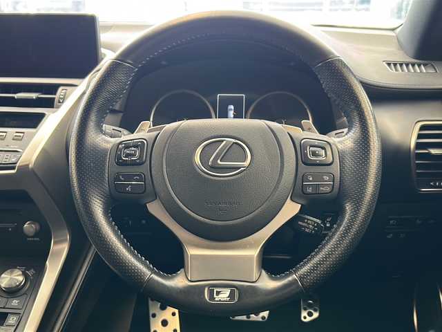 レクサス ＮＸ 300h クール&ブライト 岐阜県 2021(令3)年 7.4万km ホワイトノーヴァガラスフレーク ワンオーナー/サンルーフ/Ｆスポーツベース特別仕様車/プリクラッシュセーフティ/レーダークルーズコントロール/レーンキープアシスト/ブラインドスポットモニター/オートマチックハイビーム/黒革シート/純正ナビ/全周囲モニター/Bluetooth/フルセグTV/DVD/ビルトインETC2.0/ドライブレコーダー/３眼LEDヘッドライト/ヘッドアップディスプレイ/後席電動格納シート/前席パワーシート/シートメモリー/ベンチレーション/シートヒーター/ステアリングヒーター/電動リアゲート/パドルシフト/電子パーキング/コーナーセンサー/カーテンエアバック/ニーエアバック/カードキー/保証書/取扱説明書