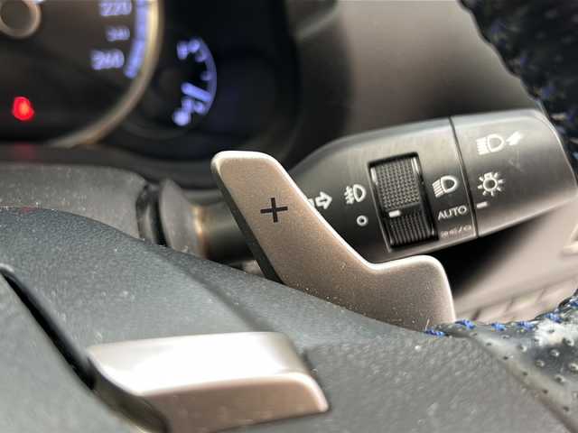 レクサス ＮＸ 300h クール&ブライト 岐阜県 2021(令3)年 7.4万km ホワイトノーヴァガラスフレーク ワンオーナー/サンルーフ/Ｆスポーツベース特別仕様車/プリクラッシュセーフティ/レーダークルーズコントロール/レーンキープアシスト/ブラインドスポットモニター/オートマチックハイビーム/黒革シート/純正ナビ/全周囲モニター/Bluetooth/フルセグTV/DVD/ビルトインETC2.0/ドライブレコーダー/３眼LEDヘッドライト/ヘッドアップディスプレイ/後席電動格納シート/前席パワーシート/シートメモリー/ベンチレーション/シートヒーター/ステアリングヒーター/電動リアゲート/パドルシフト/電子パーキング/コーナーセンサー/カーテンエアバック/ニーエアバック/カードキー/保証書/取扱説明書