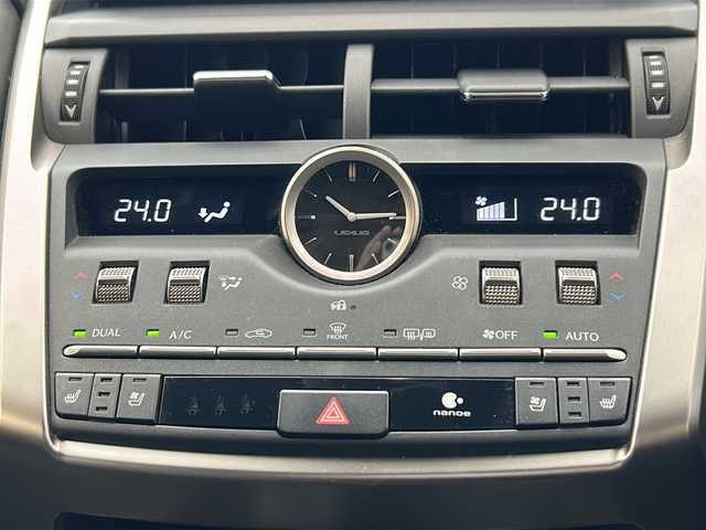 レクサス ＮＸ 300h クール&ブライト 岐阜県 2021(令3)年 7.4万km ホワイトノーヴァガラスフレーク ワンオーナー/サンルーフ/Ｆスポーツベース特別仕様車/プリクラッシュセーフティ/レーダークルーズコントロール/レーンキープアシスト/ブラインドスポットモニター/オートマチックハイビーム/黒革シート/純正ナビ/全周囲モニター/Bluetooth/フルセグTV/DVD/ビルトインETC2.0/ドライブレコーダー/３眼LEDヘッドライト/ヘッドアップディスプレイ/後席電動格納シート/前席パワーシート/シートメモリー/ベンチレーション/シートヒーター/ステアリングヒーター/電動リアゲート/パドルシフト/電子パーキング/コーナーセンサー/カーテンエアバック/ニーエアバック/カードキー/保証書/取扱説明書