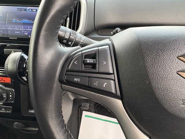 スズキ ソリオ バンディット HV MV 大阪府 2017(平29)年 4.4万km プレミアムシルバーメタリック ナビ/フルセグ/Bluetooth/CD/DVD/デュアルセンサーブレーキ/車線逸脱警報/クルーズコントロール/シートヒーター/片側パワースライドドア/ドライブレコーダー/ビルトインETC/純正アルミホイール/LEDヘッドライト/スマートキー