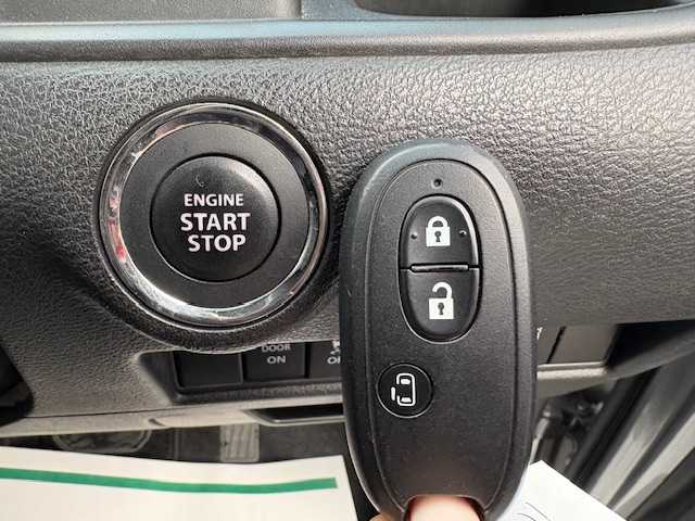 スズキ ソリオ バンディット HV MV 大阪府 2017(平29)年 4.4万km プレミアムシルバーメタリック ナビ/フルセグ/Bluetooth/CD/DVD/デュアルセンサーブレーキ/車線逸脱警報/クルーズコントロール/シートヒーター/片側パワースライドドア/ドライブレコーダー/ビルトインETC/純正アルミホイール/LEDヘッドライト/スマートキー