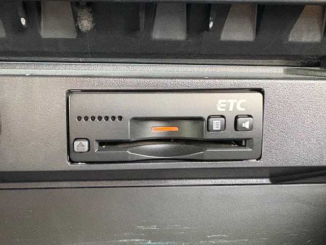 スズキ ソリオ バンディット HV MV 大阪府 2017(平29)年 4.4万km プレミアムシルバーメタリック ナビ/フルセグ/Bluetooth/CD/DVD/デュアルセンサーブレーキ/車線逸脱警報/クルーズコントロール/シートヒーター/片側パワースライドドア/ドライブレコーダー/ビルトインETC/純正アルミホイール/LEDヘッドライト/スマートキー