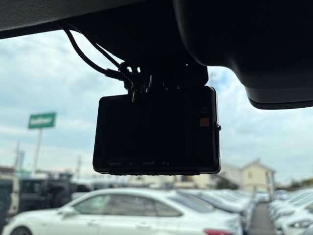 スズキ ソリオ バンディット HV MV 大阪府 2017(平29)年 4.4万km プレミアムシルバーメタリック ナビ/フルセグ/Bluetooth/CD/DVD/デュアルセンサーブレーキ/車線逸脱警報/クルーズコントロール/シートヒーター/片側パワースライドドア/ドライブレコーダー/ビルトインETC/純正アルミホイール/LEDヘッドライト/スマートキー