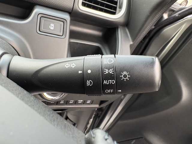 スズキ ソリオ バンディット HV MV 大阪府 2017(平29)年 4.4万km プレミアムシルバーメタリック ナビ/フルセグ/Bluetooth/CD/DVD/デュアルセンサーブレーキ/車線逸脱警報/クルーズコントロール/シートヒーター/片側パワースライドドア/ドライブレコーダー/ビルトインETC/純正アルミホイール/LEDヘッドライト/スマートキー