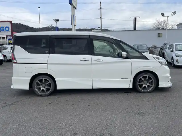 日産 セレナ ハイウェイスター 福島県 2017(平29)年 13.1万km ブリリアントホワイトパール (株)IDOMが運営する【じしゃロン福島店】の自社ローン対象車両になります。こちらは現金ご利用時の価格です。/自社ローンご希望の方は別途その旨お申付け下さい/純正９インチＳＤナビ/フルセグテレビ/バックカメラ/フリップダウンモニター/両側パワースライドドア/ハンズフリードア/エマージェンシーブレーキ/車線逸脱警報/クルーズコントロール/社外エアロ/社外マフラー