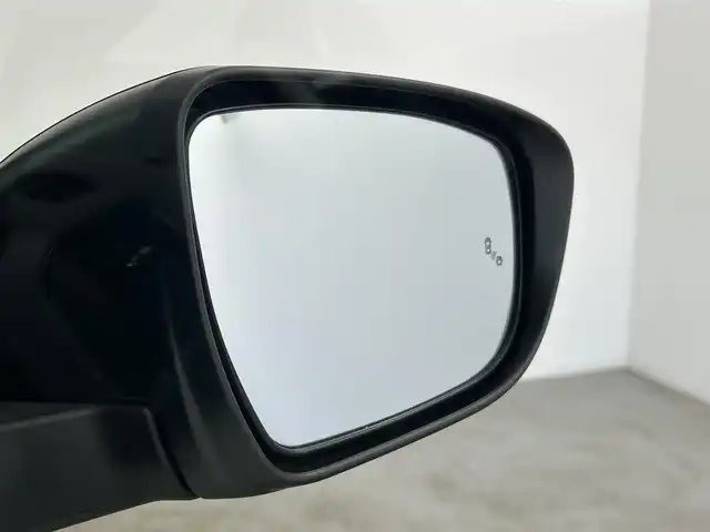 日産 セレナ e－パワー ハイウェイスター V 千葉県 2021(令3)年 6.6万km ブリリアントホワイトパール 2トーン 禁煙車/エマージェンシーブレーキ/・プロパイロット/・車線逸脱警報システム/・ブラインドスポットモニター/純正１０型メモリナビ/・CD/DVD/Bluetooth/フルセグTV/・ビルトインETC/・アラウンドビューモニター/インテリジェントルームミラー/両側パワースライドドア/革巻きステアリング/・ステアリングスイッチ/電子パーキング/・ブレーキホールド/左右独立エアコン/純正フロアマット/純正15インチAW/オートライト/・LEDヘッドライト/・LEDフォグランプ