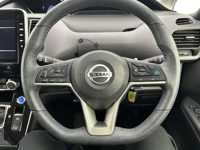 日産 セレナ e－パワー ハイウェイスター V 千葉県 2021(令3)年 6.6万km ブリリアントホワイトパール 2トーン 禁煙車/エマージェンシーブレーキ/・プロパイロット/・車線逸脱警報システム/・ブラインドスポットモニター/純正１０型メモリナビ/・CD/DVD/Bluetooth/フルセグTV/・ビルトインETC/・アラウンドビューモニター/インテリジェントルームミラー/両側パワースライドドア/革巻きステアリング/・ステアリングスイッチ/電子パーキング/・ブレーキホールド/左右独立エアコン/純正フロアマット/純正15インチAW/オートライト/・LEDヘッドライト/・LEDフォグランプ