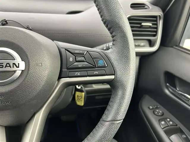 日産 セレナ e－パワー ハイウェイスター V 千葉県 2021(令3)年 6.6万km ブリリアントホワイトパール 2トーン 禁煙車/エマージェンシーブレーキ/・プロパイロット/・車線逸脱警報システム/・ブラインドスポットモニター/純正１０型メモリナビ/・CD/DVD/Bluetooth/フルセグTV/・ビルトインETC/・アラウンドビューモニター/インテリジェントルームミラー/両側パワースライドドア/革巻きステアリング/・ステアリングスイッチ/電子パーキング/・ブレーキホールド/左右独立エアコン/純正フロアマット/純正15インチAW/オートライト/・LEDヘッドライト/・LEDフォグランプ