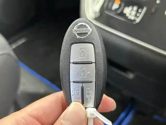 日産 セレナ e－パワー ハイウェイスター V 千葉県 2021(令3)年 6.6万km ブリリアントホワイトパール 2トーン 禁煙車/エマージェンシーブレーキ/・プロパイロット/・車線逸脱警報システム/・ブラインドスポットモニター/純正１０型メモリナビ/・CD/DVD/Bluetooth/フルセグTV/・ビルトインETC/・アラウンドビューモニター/インテリジェントルームミラー/両側パワースライドドア/革巻きステアリング/・ステアリングスイッチ/電子パーキング/・ブレーキホールド/左右独立エアコン/純正フロアマット/純正15インチAW/オートライト/・LEDヘッドライト/・LEDフォグランプ