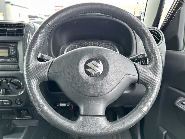 スズキ ジムニー ランドベンチャー 道北・旭川 2008(平20)年 9.2万km ブルーイッシュブラックパール3 /4WD//CDオーディオ//運転席シートヒーター//バックカメラ//ミラーヒーター//革巻きステアリング//ETC//フォグランプ//夏タイヤ積込//スペアキー//純正フロアマット//ドアバイザー//電動格納ミラー//保証書