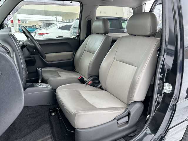 スズキ ジムニー ランドベンチャー 道北・旭川 2008(平20)年 9.2万km ブルーイッシュブラックパール3 /4WD//CDオーディオ//運転席シートヒーター//バックカメラ//ミラーヒーター//革巻きステアリング//ETC//フォグランプ//夏タイヤ積込//スペアキー//純正フロアマット//ドアバイザー//電動格納ミラー//保証書