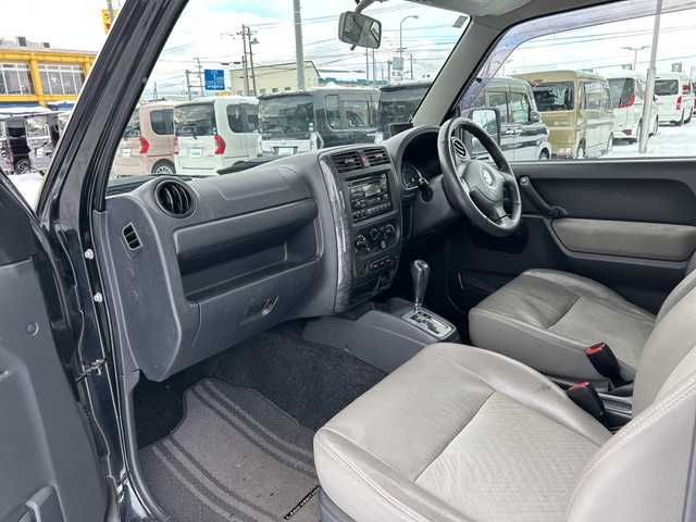 スズキ ジムニー ランドベンチャー 道北・旭川 2008(平20)年 9.2万km ブルーイッシュブラックパール3 /4WD//CDオーディオ//運転席シートヒーター//バックカメラ//ミラーヒーター//革巻きステアリング//ETC//フォグランプ//夏タイヤ積込//スペアキー//純正フロアマット//ドアバイザー//電動格納ミラー//保証書