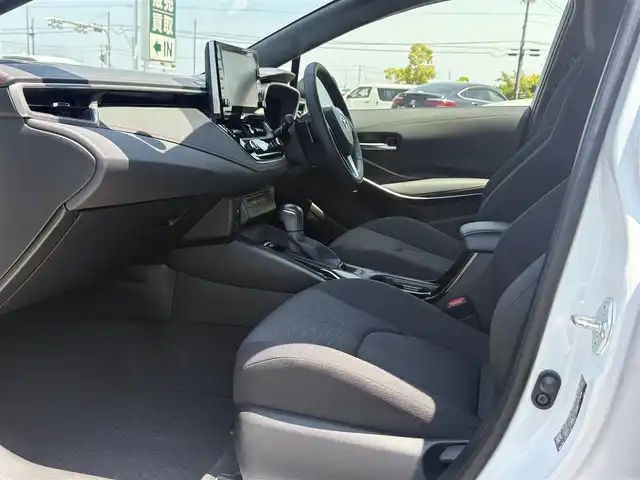 トヨタ カローラ スポーツ G Z 徳島県 2021(令3)年 2.6万km プラチナホワイトパールマイカ 純正ナビ（AM/FM/TV/DVD/CD/BT)/プッシュスタート/バックカメラ/クルーズコントロール（追従有）/ビルトインETC/フルセグTV（走行中視聴不可）/ヘッドアップディスプレイ/ドライブレコーダー（前後）/純正フロアマット/シートヒーター（前席）/コーナーセンサー/パドルシフト/オートホールド/横滑り防止装置/レーンキープアシスト/盗難防止装置/オートライト/オートハイビーム/LEDヘッドライト
