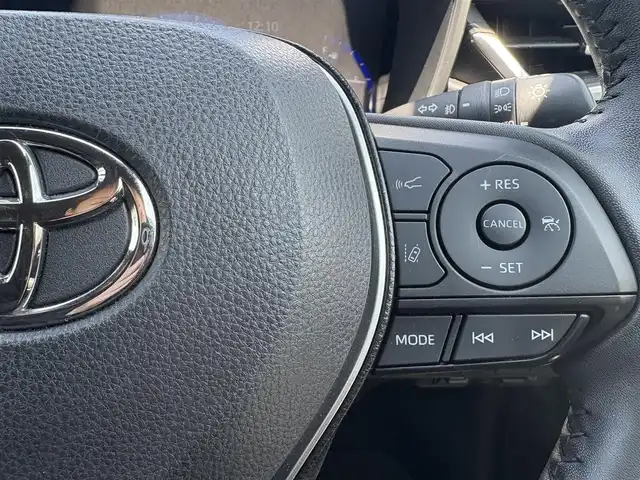 トヨタ カローラ スポーツ G Z 徳島県 2021(令3)年 2.6万km プラチナホワイトパールマイカ 純正ナビ（AM/FM/TV/DVD/CD/BT)/プッシュスタート/バックカメラ/クルーズコントロール（追従有）/ビルトインETC/フルセグTV（走行中視聴不可）/ヘッドアップディスプレイ/ドライブレコーダー（前後）/純正フロアマット/シートヒーター（前席）/コーナーセンサー/パドルシフト/オートホールド/横滑り防止装置/レーンキープアシスト/盗難防止装置/オートライト/オートハイビーム/LEDヘッドライト