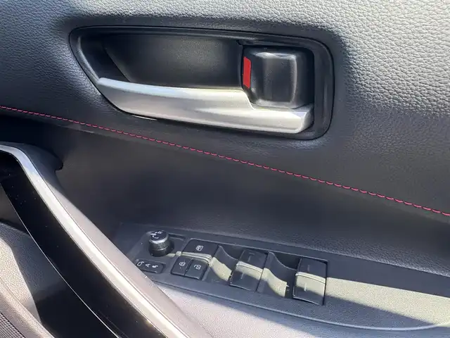 トヨタ カローラ スポーツ G Z 徳島県 2021(令3)年 2.6万km プラチナホワイトパールマイカ 純正ナビ（AM/FM/TV/DVD/CD/BT)/プッシュスタート/バックカメラ/クルーズコントロール（追従有）/ビルトインETC/フルセグTV（走行中視聴不可）/ヘッドアップディスプレイ/ドライブレコーダー（前後）/純正フロアマット/シートヒーター（前席）/コーナーセンサー/パドルシフト/オートホールド/横滑り防止装置/レーンキープアシスト/盗難防止装置/オートライト/オートハイビーム/LEDヘッドライト