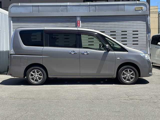 日産 セレナ 20X 道央・札幌 2012(平24)年 7.7万km ブレードシルバー (株)IDOMが運営する【じしゃロン札幌店】の自社ローン専用車両になります。こちらは現金またはオートローンご利用価格です。自社ローンご希望の方は別途その旨お申し付けください。/純正メモリナビ/フルセグテレビ/バックカメラ/アイドリングストップ/クルーズコントロール/ドアバイザー/片側パワースライドドア/電動格納ミラー/冬タイヤ有/スマートキー/スペアキー有/プッシュスタート/純正フロアマット/ETC