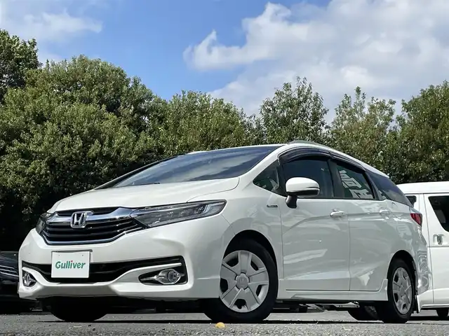 ホンダ シャトル ハイブリッド Z 東京都 2016(平28)年 9.3万km ホワイトオーキッドパール 純正インターナビ（Gathers/VXM-175VFEi）/・Bluetoothオーディオ/USBオーディオ/・フルセグTV/DVD/AUX/HDMI/バックカメラ/シートヒーター（前席）/クルーズコントロール/LEDヘッドランプ/オートライト機能付/革巻きステアリングホイール/ドライブレコーダー（DRV-650）/ビルトインETC/取扱説明書/保証書/スペアキー1本