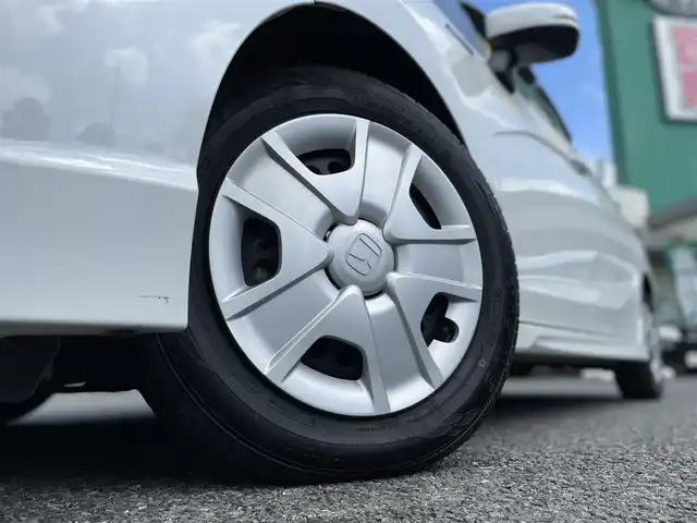 ホンダ シャトル ハイブリッド Z 東京都 2016(平28)年 9.3万km ホワイトオーキッドパール 純正インターナビ（Gathers/VXM-175VFEi）/・Bluetoothオーディオ/USBオーディオ/・フルセグTV/DVD/AUX/HDMI/バックカメラ/シートヒーター（前席）/クルーズコントロール/LEDヘッドランプ/オートライト機能付/革巻きステアリングホイール/ドライブレコーダー（DRV-650）/ビルトインETC/取扱説明書/保証書/スペアキー1本