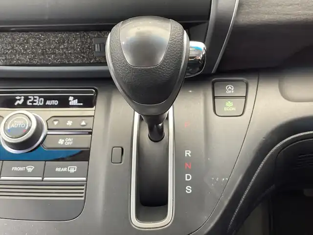 ホンダ フリード G ホンダセンシング 栃木県 2020(令2)年 1.9万km プラチナホワイトパール 純正オーディオ/(AM/FM/AUX/CD)/ホンダセンシング/・衝突軽減ブレーキ/・レーンアシスト/・アダプティブクルーズ/・先行車発進お知らせ/・標識認識機能/ETC/バックソナー/両側パワースライドドア/アイドリングストップ/オートライト/オートエアコン/電動格納ミラー/純正アルミホイール/純正フロアマット/スマートキー×２