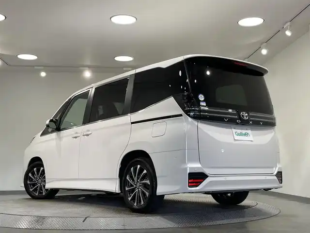 トヨタ ヴォクシー S－Z 愛知県 2023(令5)年 2.4万km ホワイトパールクリスタルシャイン 純正１０．５インチナビ　/(AM/FM/フルセグTV//Bluetooth/USB/HDMI/CarPlay/Miracast)/トヨタチームメイト　/　-アドバンストパーク　/　-アドバンストドライブ　/　-パノラマミックビューモニター/　-パーキングサポートブレーキ　/ＨＤＭＩ　/ビルトインＥＴＣ２．０　/両側電動スライドドア　/トヨタセーフティセンス/　　-プリクラッシュセーフティ/　　-レーントレーシングアシスト［LTA］/　　-レーンディパーチャーアラート［LDA］/　　-レーダークルーズコントロール（全車速追従機能付）/　　-オートマチックハイビーム［AHB］/　　-ロードサインアシスト［RSA］/　　-ドライバー異常時対応システム/　　-プロアクティブドライビングアシスト［PDA］/　　-発進遅れ告知機能［TMN］/３眼LEDヘッドライト/シートヒーター/オートブレーキホールド機能/ドライブレコーダー