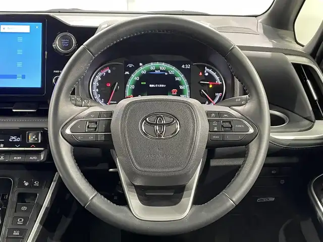 トヨタ ヴォクシー S－Z 愛知県 2023(令5)年 2.4万km ホワイトパールクリスタルシャイン 純正１０．５インチナビ　/(AM/FM/フルセグTV//Bluetooth/USB/HDMI/CarPlay/Miracast)/トヨタチームメイト　/　-アドバンストパーク　/　-アドバンストドライブ　/　-パノラマミックビューモニター/　-パーキングサポートブレーキ　/ＨＤＭＩ　/ビルトインＥＴＣ２．０　/両側電動スライドドア　/トヨタセーフティセンス/　　-プリクラッシュセーフティ/　　-レーントレーシングアシスト［LTA］/　　-レーンディパーチャーアラート［LDA］/　　-レーダークルーズコントロール（全車速追従機能付）/　　-オートマチックハイビーム［AHB］/　　-ロードサインアシスト［RSA］/　　-ドライバー異常時対応システム/　　-プロアクティブドライビングアシスト［PDA］/　　-発進遅れ告知機能［TMN］/３眼LEDヘッドライト/シートヒーター/オートブレーキホールド機能/ドライブレコーダー