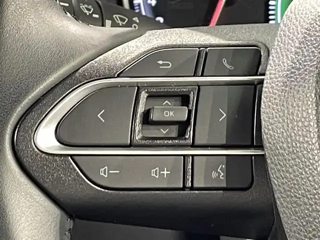 トヨタ ヴォクシー S－Z 愛知県 2023(令5)年 2.4万km ホワイトパールクリスタルシャイン 純正１０．５インチナビ　/(AM/FM/フルセグTV//Bluetooth/USB/HDMI/CarPlay/Miracast)/トヨタチームメイト　/　-アドバンストパーク　/　-アドバンストドライブ　/　-パノラマミックビューモニター/　-パーキングサポートブレーキ　/ＨＤＭＩ　/ビルトインＥＴＣ２．０　/両側電動スライドドア　/トヨタセーフティセンス/　　-プリクラッシュセーフティ/　　-レーントレーシングアシスト［LTA］/　　-レーンディパーチャーアラート［LDA］/　　-レーダークルーズコントロール（全車速追従機能付）/　　-オートマチックハイビーム［AHB］/　　-ロードサインアシスト［RSA］/　　-ドライバー異常時対応システム/　　-プロアクティブドライビングアシスト［PDA］/　　-発進遅れ告知機能［TMN］/３眼LEDヘッドライト/シートヒーター/オートブレーキホールド機能/ドライブレコーダー