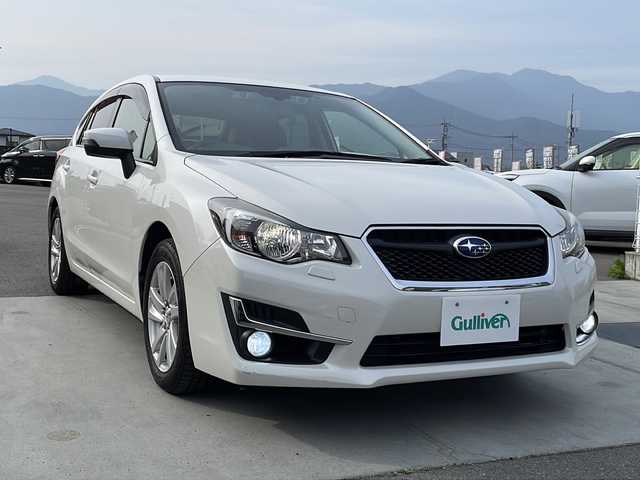 スバル インプレッサ スポーツ 2．0i アイサイト 山梨県 2015(平27)年 5.7万km クリスタルホワイトP ４ＷＤ/純正ナビ/ＥＴＣ/バックモニター/アイドリングストップ　/クルーズコントロール/プッシュスタート/パワステ/パワーウインドウ　/オートエアコン/純正フロアマット/オートマチックハイビーム　/ドラレコ