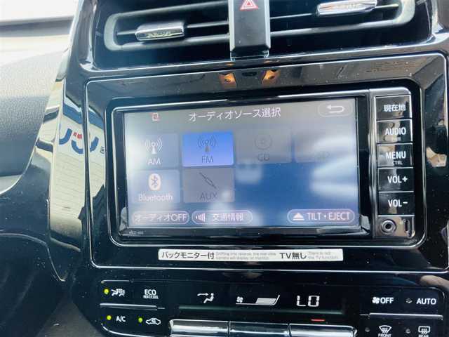トヨタ プリウス Sセーフティプラス 岡山県 2017(平29)年 12.8万km ホワイトパールクリスタルシャイン (株)IDOMが運営する【じしゃロン岡山店】の自社ローン専用車両です。こちらは現金またはオートローンご利用時の価格です。 自社ローンご希望の方は別途その旨お申し付け下さい/・社外ナビゲーション/・バックカメラ/・トヨタセーフティーセンス/・ＥＴＣ