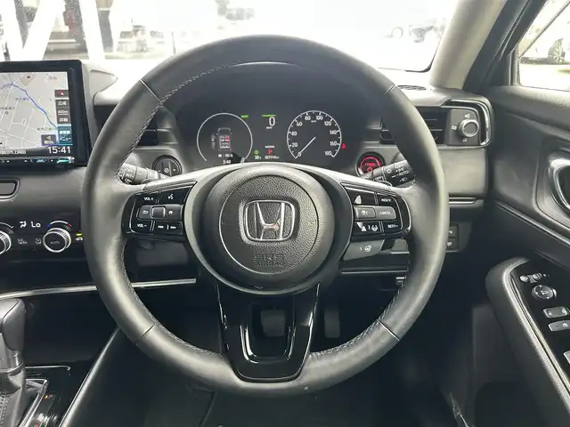 ホンダ ヴェゼル ハイブリッド e:HEV Z 静岡県 2022(令4)年 2.8万km クリスタルブラックパール ホンダセンシング/ケンウッド９型ナビ/フルセグTV/ＤＶＤ/ＥＴＣ/ＬＫＡ/ＡＣＣ/バックカメラ/ハーフレザー/ハンドル＆シートヒーター/ブラインドスポットインフォメーション/パドルシフト/純正１８ＡＷ/ハンズフリーアクセスパワーテールゲート（予約クローズ機能付）LEDシーケンシャルターンシグナルランプ（フロント）/クリアブラック塗装バンパーガーニッシュ（フロント/サイド/リア）/親水/ヒーテッドドアミラー/熱線入りフロントウインドウ/本革巻セレクトレバー/車速連動間欠/バリアブル間欠フロントワイパー（ミスト機構付）〈雨滴検知式〉/LEDフォグライト/ヒルディセントコントロール