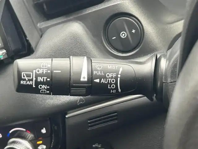 ホンダ ヴェゼル ハイブリッド e:HEV Z 静岡県 2022(令4)年 2.8万km クリスタルブラックパール ホンダセンシング/ケンウッド９型ナビ/フルセグTV/ＤＶＤ/ＥＴＣ/ＬＫＡ/ＡＣＣ/バックカメラ/ハーフレザー/ハンドル＆シートヒーター/ブラインドスポットインフォメーション/パドルシフト/純正１８ＡＷ/ハンズフリーアクセスパワーテールゲート（予約クローズ機能付）LEDシーケンシャルターンシグナルランプ（フロント）/クリアブラック塗装バンパーガーニッシュ（フロント/サイド/リア）/親水/ヒーテッドドアミラー/熱線入りフロントウインドウ/本革巻セレクトレバー/車速連動間欠/バリアブル間欠フロントワイパー（ミスト機構付）〈雨滴検知式〉/LEDフォグライト/ヒルディセントコントロール