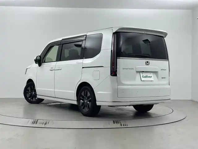 ホンダ ステップワゴン スパーダ eHEV 埼玉県 2024(令6)年 1.4万km プラチナホワイトパール Honda CONNECT for Gathers＋ナビ装着用スペシャルパッケージ/ブラインドスポットインフォメーション/Honda SENSING/パワーテールゲート(メモリー機能付)/ 	2列目オットマン/運転席＆助手席シートヒーター/トリプルゾーンコントロール・フルオートエアコンディショナー/コンビシート/16インチアルミホイール(SPADA専用)/減速セレクター/全列USBチャージャー/パドルシフト