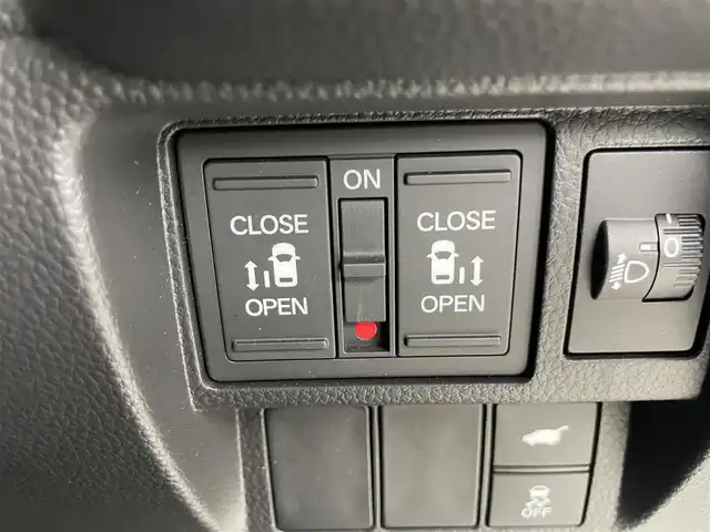 ホンダ ステップワゴン スパーダ eHEV 埼玉県 2024(令6)年 1.4万km プラチナホワイトパール Honda CONNECT for Gathers＋ナビ装着用スペシャルパッケージ/ブラインドスポットインフォメーション/Honda SENSING/パワーテールゲート(メモリー機能付)/ 	2列目オットマン/運転席＆助手席シートヒーター/トリプルゾーンコントロール・フルオートエアコンディショナー/コンビシート/16インチアルミホイール(SPADA専用)/減速セレクター/全列USBチャージャー/パドルシフト