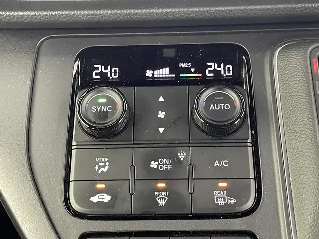 ホンダ ステップワゴン スパーダ eHEV 埼玉県 2024(令6)年 1.4万km プラチナホワイトパール Honda CONNECT for Gathers＋ナビ装着用スペシャルパッケージ/ブラインドスポットインフォメーション/Honda SENSING/パワーテールゲート(メモリー機能付)/ 	2列目オットマン/運転席＆助手席シートヒーター/トリプルゾーンコントロール・フルオートエアコンディショナー/コンビシート/16インチアルミホイール(SPADA専用)/減速セレクター/全列USBチャージャー/パドルシフト