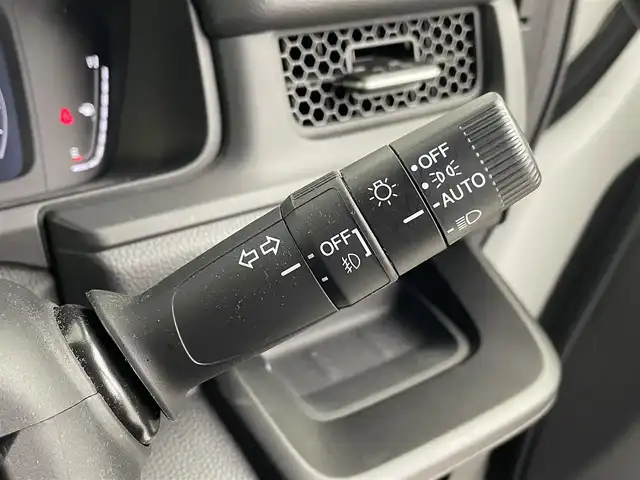 ホンダ ステップワゴン スパーダ eHEV 埼玉県 2024(令6)年 1.4万km プラチナホワイトパール Honda CONNECT for Gathers＋ナビ装着用スペシャルパッケージ/ブラインドスポットインフォメーション/Honda SENSING/パワーテールゲート(メモリー機能付)/ 	2列目オットマン/運転席＆助手席シートヒーター/トリプルゾーンコントロール・フルオートエアコンディショナー/コンビシート/16インチアルミホイール(SPADA専用)/減速セレクター/全列USBチャージャー/パドルシフト