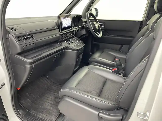 ホンダ ステップワゴン スパーダ eHEV 埼玉県 2024(令6)年 1.4万km プラチナホワイトパール Honda CONNECT for Gathers＋ナビ装着用スペシャルパッケージ/ブラインドスポットインフォメーション/Honda SENSING/パワーテールゲート(メモリー機能付)/ 	2列目オットマン/運転席＆助手席シートヒーター/トリプルゾーンコントロール・フルオートエアコンディショナー/コンビシート/16インチアルミホイール(SPADA専用)/減速セレクター/全列USBチャージャー/パドルシフト