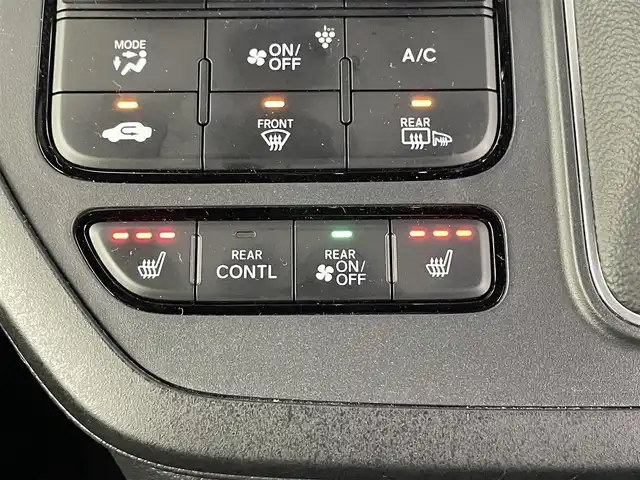 ホンダ ステップワゴン スパーダ eHEV 埼玉県 2024(令6)年 1.4万km プラチナホワイトパール Honda CONNECT for Gathers＋ナビ装着用スペシャルパッケージ/ブラインドスポットインフォメーション/Honda SENSING/パワーテールゲート(メモリー機能付)/ 	2列目オットマン/運転席＆助手席シートヒーター/トリプルゾーンコントロール・フルオートエアコンディショナー/コンビシート/16インチアルミホイール(SPADA専用)/減速セレクター/全列USBチャージャー/パドルシフト