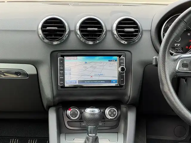 アウディ ＴＴクーペ 1．8 TFSI Sライン 滋賀県 2014(平26)年 3万km 白 純正メーカーナビ/　フルセグ Bluetooth CD DVD  ミュージックサーバー/ハーフレザーシート（黒）/ビルトインETC/純正HIDヘッドライト/フォグランプ/オートライト/純正18アルミ/純正フロアマット/スペアキー/電動格納ミラー/