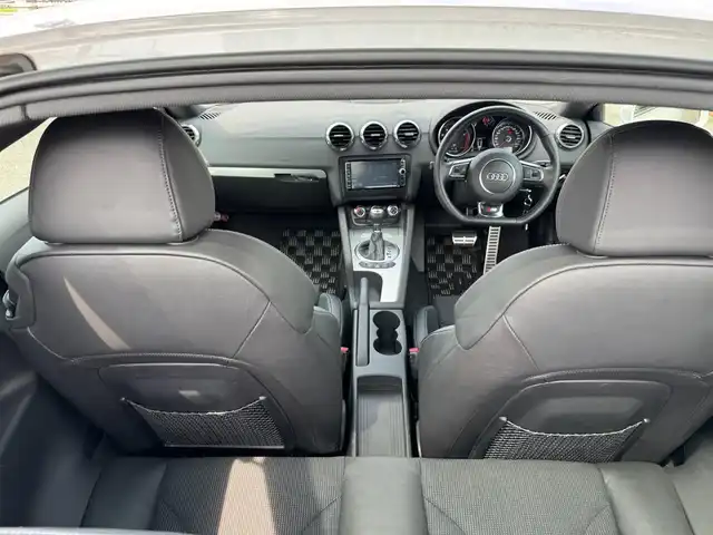 アウディ ＴＴクーペ 1．8 TFSI Sライン 滋賀県 2014(平26)年 3万km 白 純正メーカーナビ/　フルセグ Bluetooth CD DVD  ミュージックサーバー/ハーフレザーシート（黒）/ビルトインETC/純正HIDヘッドライト/フォグランプ/オートライト/純正18アルミ/純正フロアマット/スペアキー/電動格納ミラー/