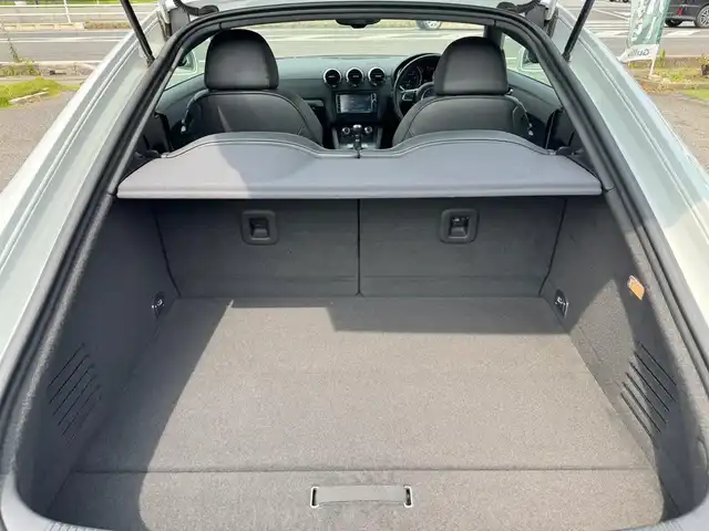 アウディ ＴＴクーペ 1．8 TFSI Sライン 滋賀県 2014(平26)年 3万km 白 純正メーカーナビ/　フルセグ Bluetooth CD DVD  ミュージックサーバー/ハーフレザーシート（黒）/ビルトインETC/純正HIDヘッドライト/フォグランプ/オートライト/純正18アルミ/純正フロアマット/スペアキー/電動格納ミラー/