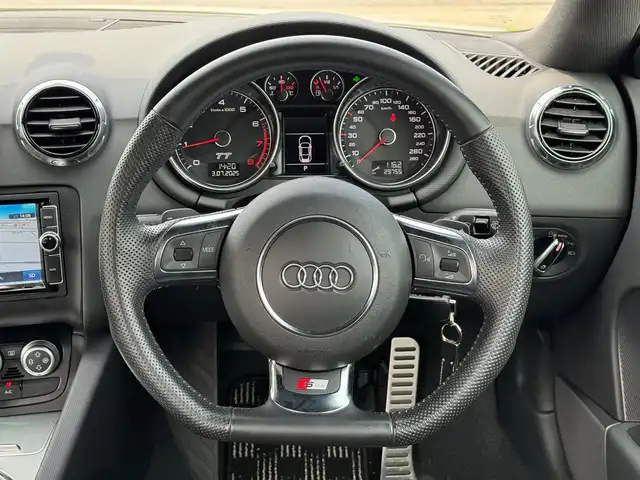 アウディ ＴＴクーペ 1．8 TFSI Sライン 滋賀県 2014(平26)年 3万km 白 純正メーカーナビ/　フルセグ Bluetooth CD DVD  ミュージックサーバー/ハーフレザーシート（黒）/ビルトインETC/純正HIDヘッドライト/フォグランプ/オートライト/純正18アルミ/純正フロアマット/スペアキー/電動格納ミラー/