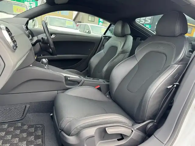 アウディ ＴＴクーペ 1．8 TFSI Sライン 滋賀県 2014(平26)年 3万km 白 純正メーカーナビ/　フルセグ Bluetooth CD DVD  ミュージックサーバー/ハーフレザーシート（黒）/ビルトインETC/純正HIDヘッドライト/フォグランプ/オートライト/純正18アルミ/純正フロアマット/スペアキー/電動格納ミラー/