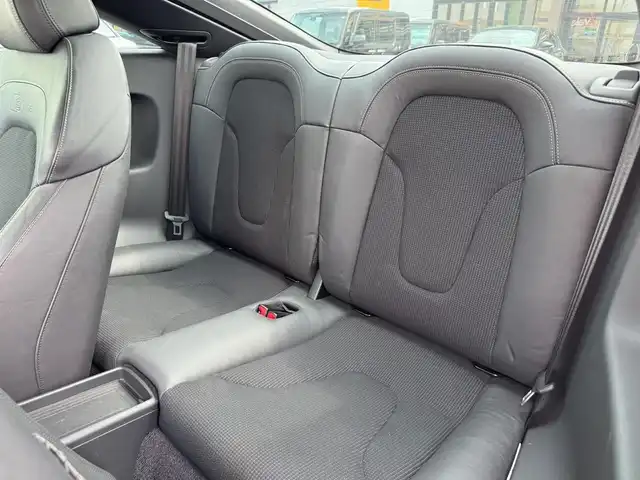 アウディ ＴＴクーペ 1．8 TFSI Sライン 滋賀県 2014(平26)年 3万km 白 純正メーカーナビ/　フルセグ Bluetooth CD DVD  ミュージックサーバー/ハーフレザーシート（黒）/ビルトインETC/純正HIDヘッドライト/フォグランプ/オートライト/純正18アルミ/純正フロアマット/スペアキー/電動格納ミラー/
