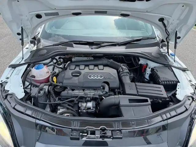 アウディ ＴＴクーペ 1．8 TFSI Sライン 滋賀県 2014(平26)年 3万km 白 純正メーカーナビ/　フルセグ Bluetooth CD DVD  ミュージックサーバー/ハーフレザーシート（黒）/ビルトインETC/純正HIDヘッドライト/フォグランプ/オートライト/純正18アルミ/純正フロアマット/スペアキー/電動格納ミラー/